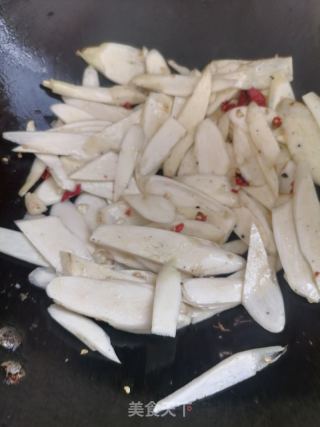 茭白炒肉丝的做法步骤：4