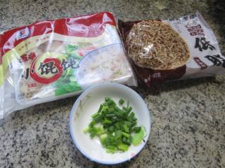 小馄饨荞麦面的做法步骤：1