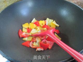 彩椒炒油面筋的做法步骤：4