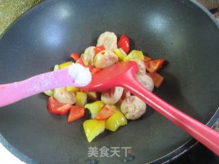 彩椒炒油面筋的做法步骤：7