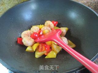 彩椒炒油面筋的做法步骤：9