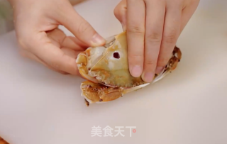 葱姜三眼蟹的做法步骤：1