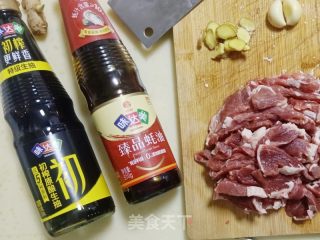 红烧牛肉的做法步骤：1