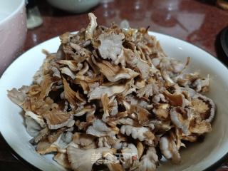 白参菌瘦肉汤的做法步骤：3