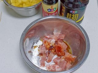 酸甜可口的菠萝炒肉的做法步骤：4