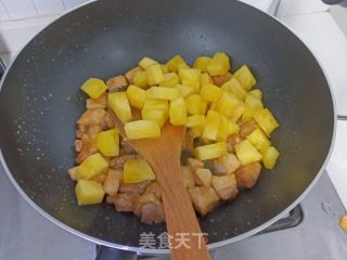 酸甜可口的菠萝炒肉的做法步骤：8
