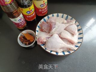 不加一滴水的酱焖鸭腿的做法步骤：1