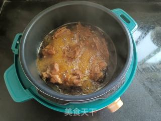 不加一滴水的酱焖鸭腿的做法步骤：13