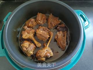 不加一滴水的酱焖鸭腿的做法步骤：14
