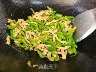 青椒炒鸡胸肉的做法步骤：5