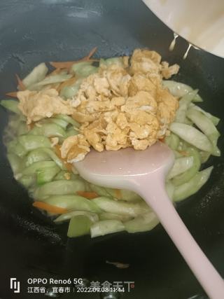 丝瓜炒鸡蛋的做法步骤：6