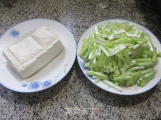 韭黄炒豆腐的做法步骤：1