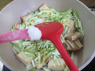 韭黄炒豆腐的做法步骤：6