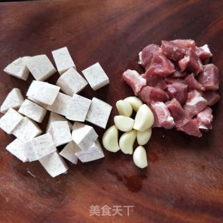 肉丁蒸香芋的做法步骤：2