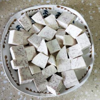 肉丁蒸香芋的做法步骤：3