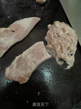 笋尖炒肉的做法步骤：1