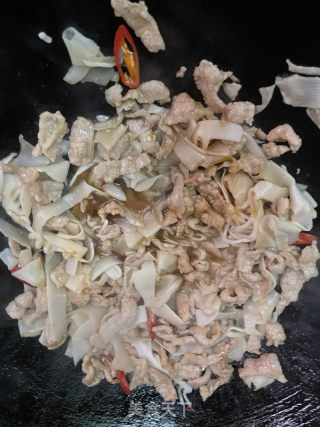 笋尖炒肉的做法步骤：8