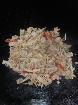 笋尖炒肉的做法步骤：9