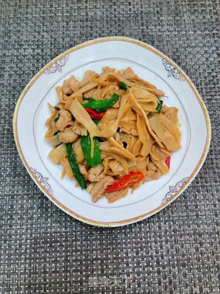 笋尖炒肉的做法步骤：11