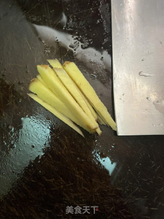 鸡肉焖虾的做法步骤：2