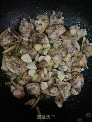 鸡肉焖虾的做法步骤：8