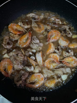 鸡肉焖虾的做法步骤：11