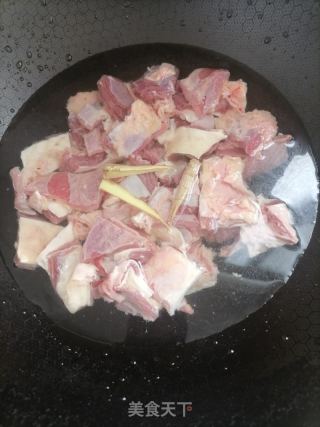 红烧牛腩的做法步骤：2