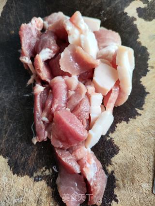莲藕炒肉片的做法步骤：1