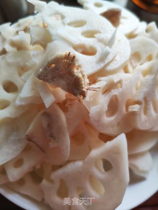莲藕炒肉片的做法步骤：2