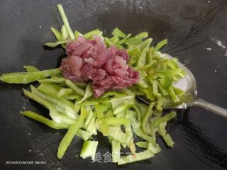 辣椒炒肉片的做法步骤：2