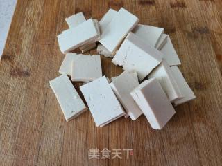 明月草炒豆腐的做法步骤：2