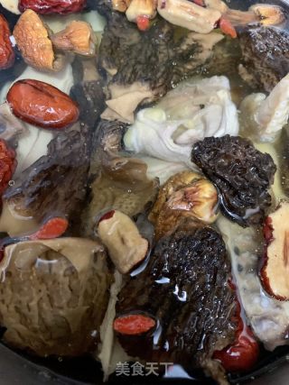 羊肚菌炖雞湯的做法步骤：4