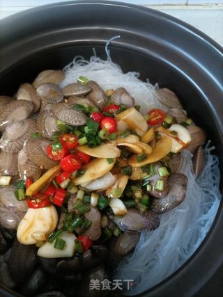 砂锅花甲粉的做法步骤：7