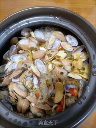 砂锅花甲粉的做法步骤：9