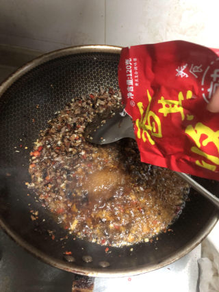 香菇牛肉辣椒酱的做法步骤：6