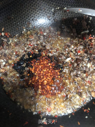 香菇牛肉辣椒酱的做法步骤：7