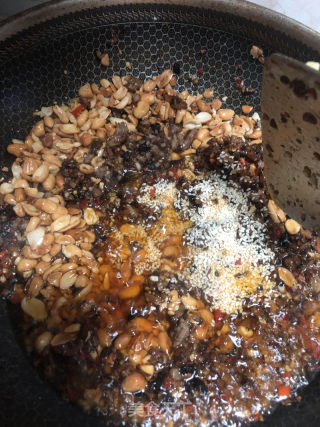 香菇牛肉辣椒酱的做法步骤：8
