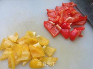 彩椒炒西兰花的做法步骤：2