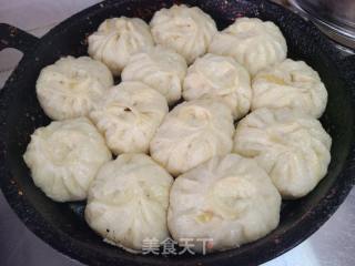 酸菜肉沫生煎包的做法步骤：10