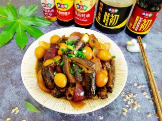 色香味俱全的家常菜/红烧黄鳝鹌鹑蛋的做法步骤：9