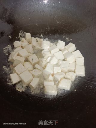 香葱焖豆腐的做法步骤：2