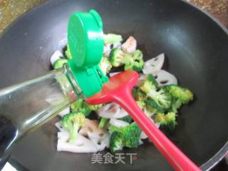 莲藕炒西兰花的做法步骤：4