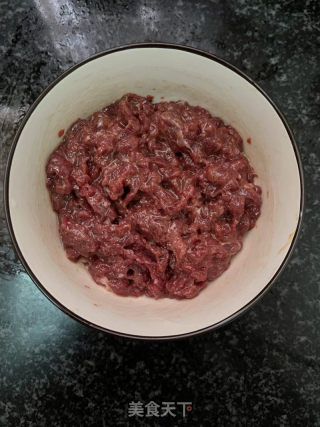 笋尖炒牛肉的做法步骤：1