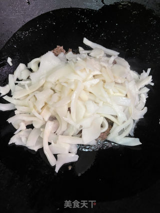 笋尖炒牛肉的做法步骤：7