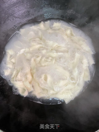 油泼面的做法步骤：4