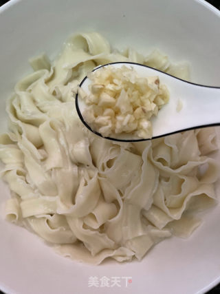 油泼面的做法步骤：5