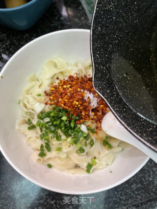 油泼面的做法步骤：11
