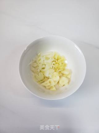 蒜薹炒肥肠的做法步骤：3