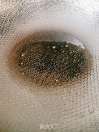 花生芽炒肉的做法步骤：4