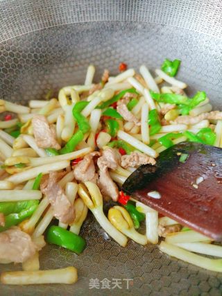 花生芽炒肉的做法步骤：9